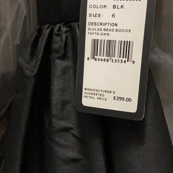 Adrianna Papell boat neck sequins bodice gown - Picture 5 of 6